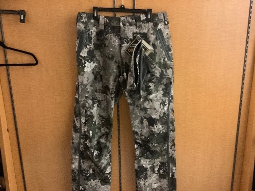 Instinct Barrier, Gore-Tex, Men's 36, True Timber, Appears New - Lot 94