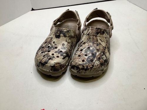Crocs, Men's Size 9, Ecommerce Return, Appears New - Lot 102
