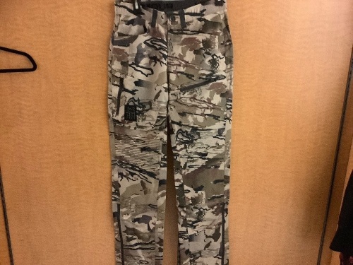 Under Armor Pants, Men's 30x36, Appears New - Lot 134