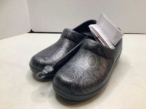Crocs, Women's 8, Appears New - Lot 186