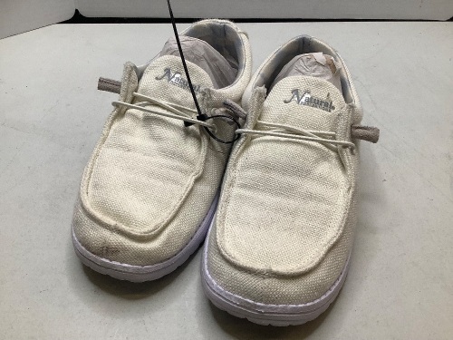 Natural Reflections Women's Canvas Shoes, Size 8, Ecommerce Return, Dirty in spots - Lot 188