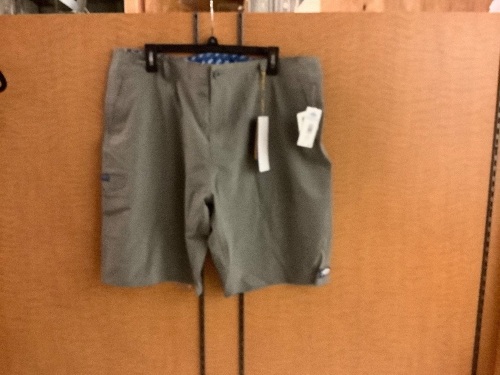 American Fishing Tackle Co., Cloudburst Shorts, Men's 38, Appears New - Lot 203