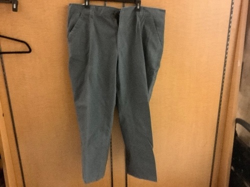 Red Head Canvas, Men's 44x30, Appears New - Lot 210