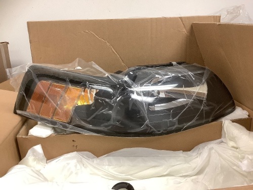 Headlights for '99-04 Ford Mustang, Appears New - Lot 12