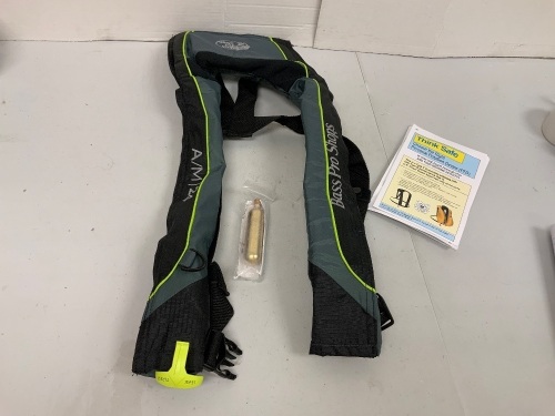 A/M 24 Inflatable Vest, E-Commerce Return - Lot 185