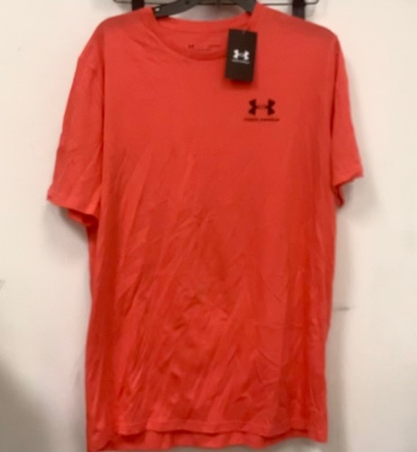 Under Armour Mens Shirt, L, Appears New - Lot 596