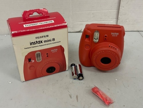 FujiFilm Instax Mini 8, Powers Up, E-Commerce Return - Lot 641