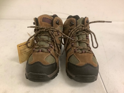 RedHead Boys Shoes, 4M, Appears New - Lot 680