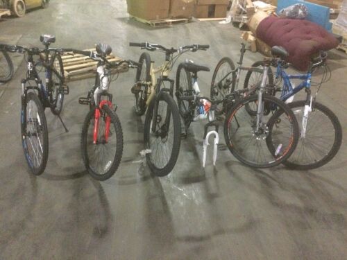Lot of (6) Mountain Bikes - For Parts or Repair  - Lot 657