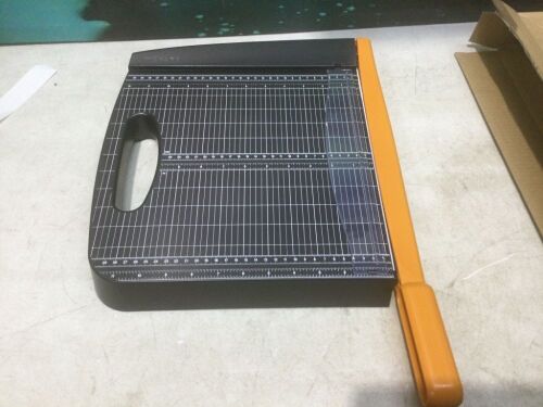 Fiskars Paper Cutter  - Lot 812