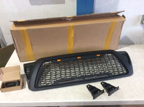 Plastic Grill - Unknown Fit  - Lot 862
