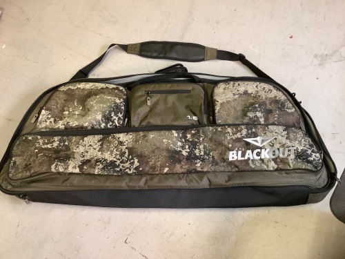 Black Out Bow and Arrow Hunting Bag, Ecommerce Return - Lot 90