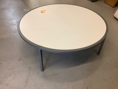 Low setting display table, stickers on top, Ecommerce Return - Lot 198