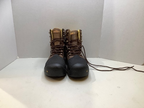 Keen Men's Boots, 10.5D, Ecommerce Return Scuffs on back heel - Lot 310