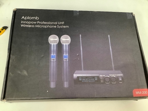 Innopow Professional UHF Wireless Microphone System - Lot 910