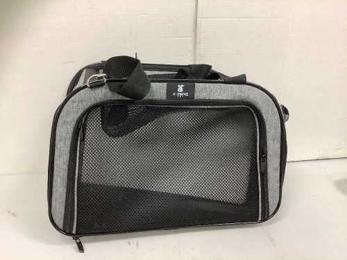 Small Pet Carrier Bag, E-Commerce Return - Lot 135