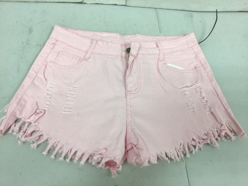 Womens Denim Shorts, XL, E-Comm Return - Lot 610
