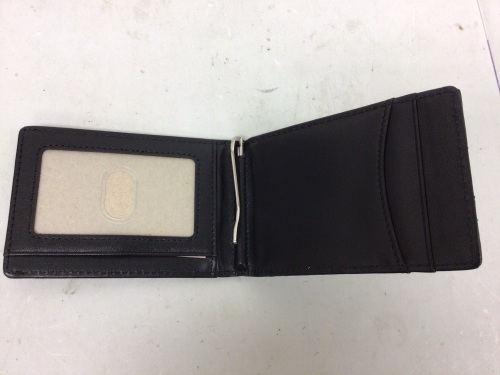 Mens Wallet, Appears New - Lot 645
