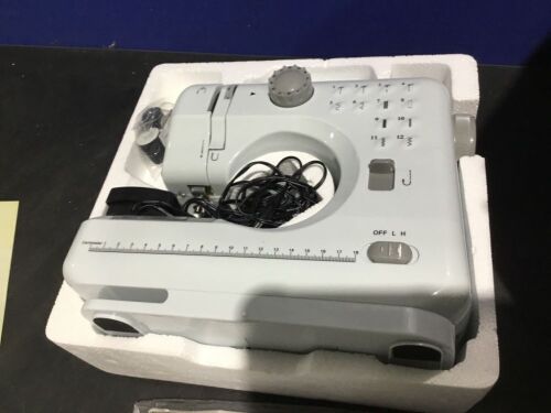 6V Portable Foot Pedal Sewing Machine w/ 12 Stitch Patterns - Lot 531