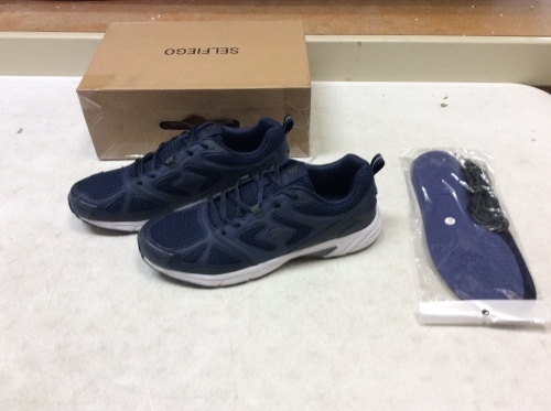 SelfieGo Mens Breathable Sneaker. Size 11. New - Lot 427
