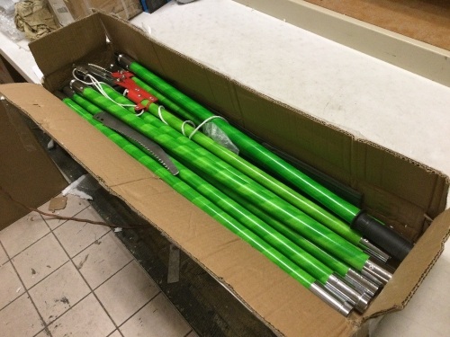Insulated Pole Saw Kit. Appears New - Lot 880