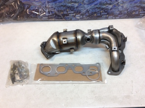 MOSTPLUS Manifold Catalytic Converter w/Gasket Compatible for Nissan Altima 2.5L 2007-2013. Appears New. Condition Unknown.  - Lot 894