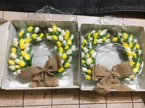Lot of (2) 20" Artifical Tulip w/ Burlap Bow Door Wreaths, White/Yellow. Appear New.  - Lot 925
