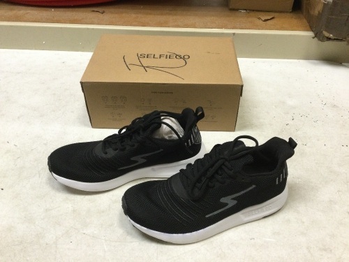 SelfieGo Men's Running Shoes with Extra Insoles, Size 9.5. NEW - Lot 949