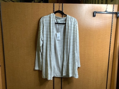 A New Day, Ladies Cardigan, Large, Appears New - Lot 80