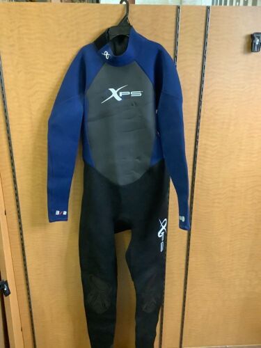 XPS Men's Full Wetsuit, Medium, Ecommerce Return - Lot 98