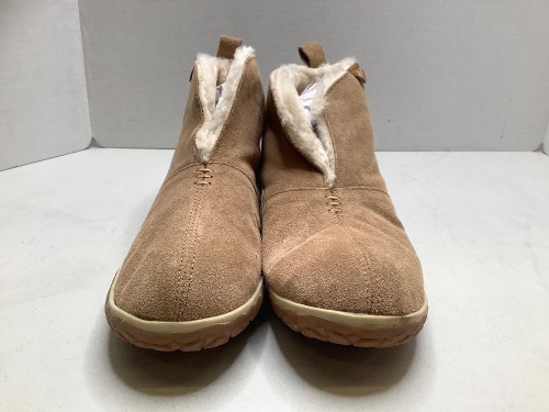 Minnetonka Slippers, Ladies 8, Ecommerce Return - Lot 103