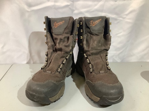 Danner men's Boots, 9, No Laces, Ecommerce Return - Lot 116