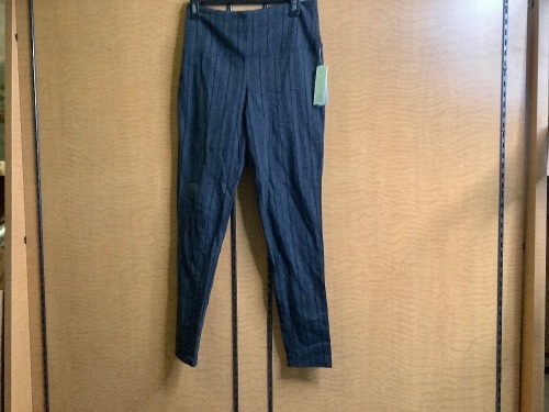 Natural Reflections Laides Herringbone Knit Leggins, Medium, Appears New - Lot 152