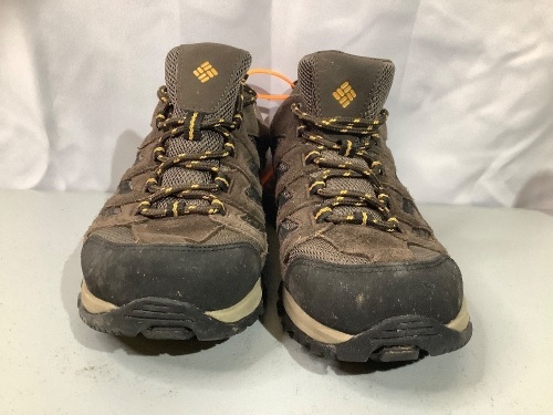 Columbia Men's Hiking Boots, 8, Ecommerce Return - Lot 161