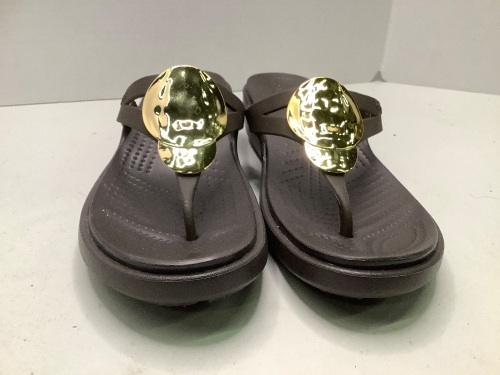 Ladies Crocs, 7, Appears New - Lot 204