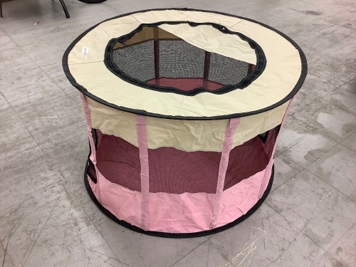 BlueSea Dog Kennel, Water Reisistant, Appears New - Lot 222