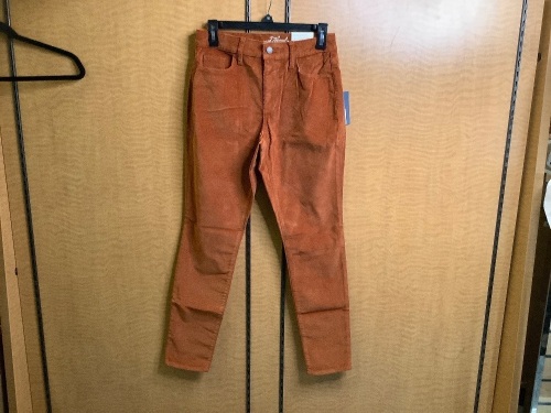 Universal Threads High-Rise Skinny Jeans, Ladies 4, Appears New - Lot 276