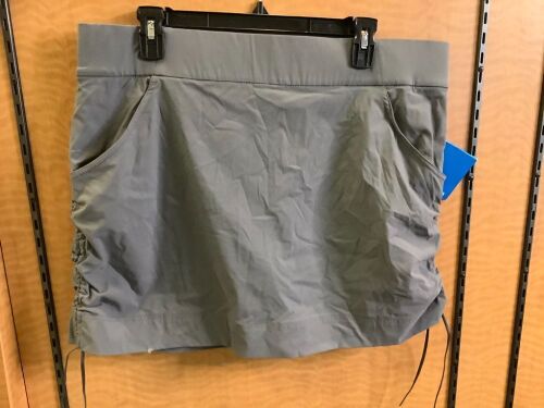 Columbia Women's XL Shorts, Appears New - Lot 303