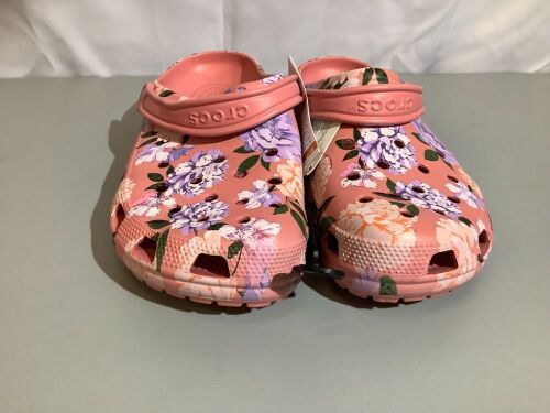Crocs, Women's 12, Appears New - Lot 352