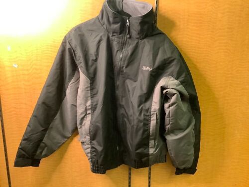 Red Head Men's Jacket, Medium, Appears New - Lot 478