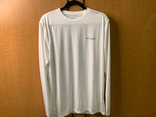 Columbia Men's Shirt, Medium, Small Stain on Sleeve, Appears New - Lot 497
