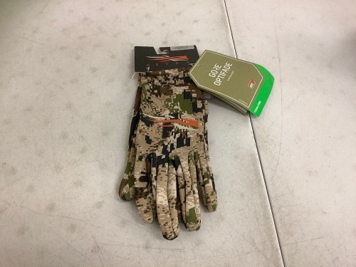 Sitka Traverse Gloves, Appears New - Lot 440