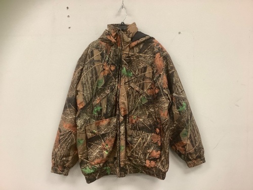 Mens Camo Coat, Large, E-Comm Return - Lot 624