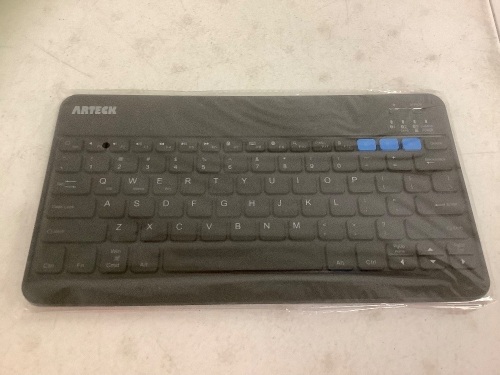 Arteck HB220B Wireless Bluetooth Keyboard, Powers Up, Appears New - Lot 679