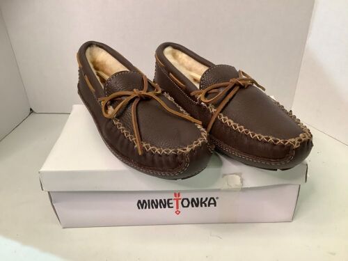 Minnetonka Men's 7 Sheepskin Moose Slipper, Appears New - Lot 120
