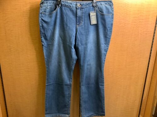 Natural Reflections Women's Jeans 18W, Appears New - Lot 206