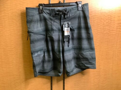 Under Armour Men's 34, Appears New - Lot 328