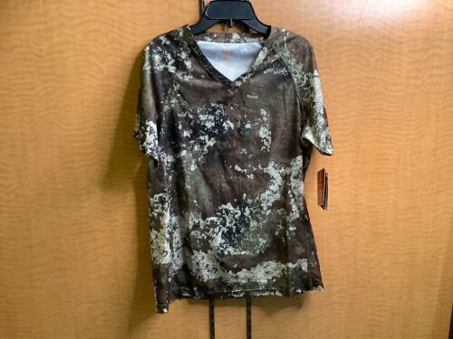 SHE Performance Shirt, Medium, Appears New - Lot 335