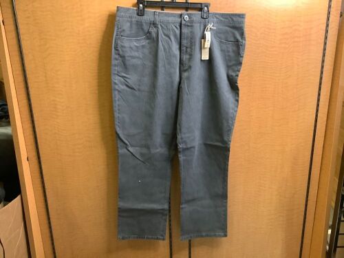 Red Head Men's Pants 42x32, Appears New - Lot 338