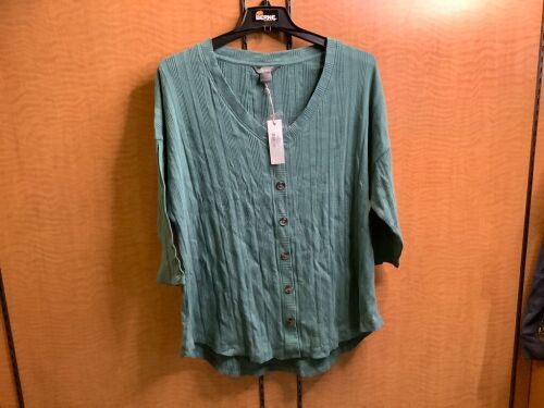 Natural Reflections Vneck Shirt, XLarge, Appears New - Lot 340
